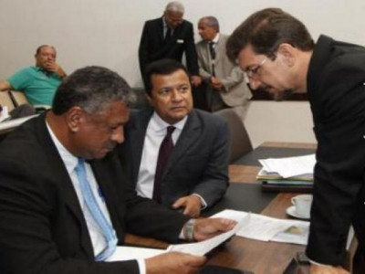 Deputado rejeita veto de presidente e continua candidato na Capital
