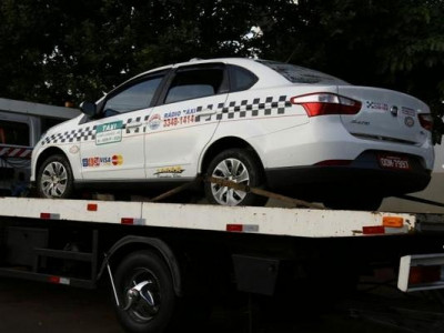 Taxista sofre sequestro relâmpago e tem carro roubado por trio armado