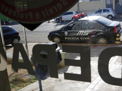 Mulher pula muro, e esfaqueia ex-marido depois de fim de relacionamento