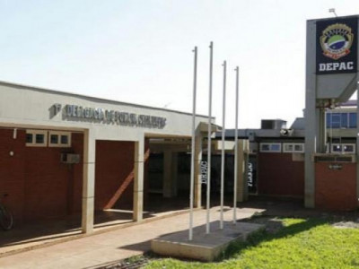 Com faca em mãos, mulher ameaça mãe que não quer entregar bebê