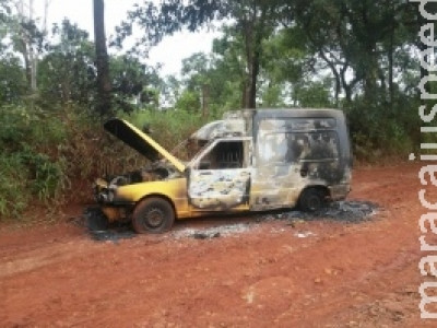 Morador encontra veículo totalmente queimado em estrada vicinal