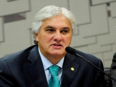 Delcídio adia volta, nega delação e deixa foco no Conselho de Ética