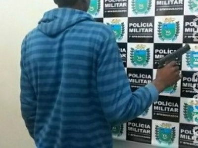 Adolescente de 15 anos é preso em tentativa de assalto