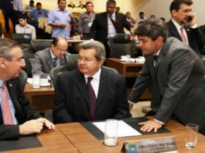 Disputa com PMDB pelo poder faz PSDB perder força na Assembleia