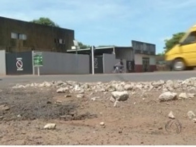 Homem responde na polícia por tapar buracos em ruas de Amambai