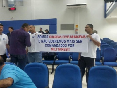 Guardas municipais criam irmandade, reclamam de concurso e de chefia militar