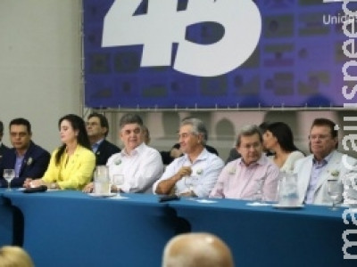 Em retorno ao "ninho" tucano, políticos fazem discurso de mudança