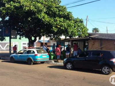 Bar onde jovem foi assassinado com um tiro pela manhã é incendiado