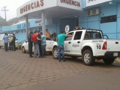 Pistoleiros esperam comerciante sair de casa e atiram várias vezes contra ele