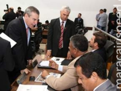 Vetos do governador expõem racha entre deputados da base