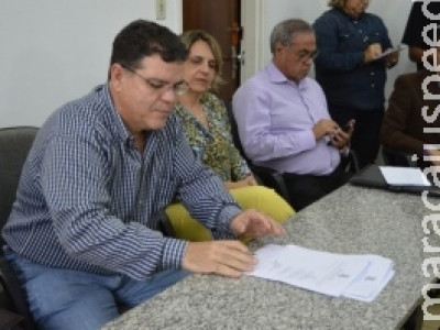 Bernal adia reunião com promotor que selaria reajuste para professores
