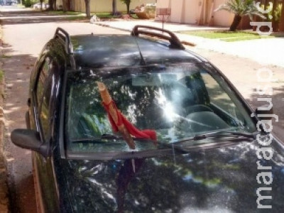 Índios ampliam invasões e carro de morador é atingido por lança