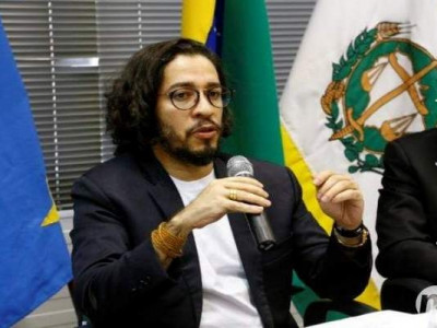 Jean Wyllys defende formação de delegados para atender LGBT