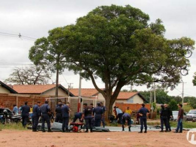 Após demolição, moradores da Cidade de Deus vivem em clima de incerteza 