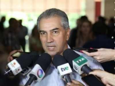 Reinaldo lança central de atendimento no Shopping Bosque dos Ipês