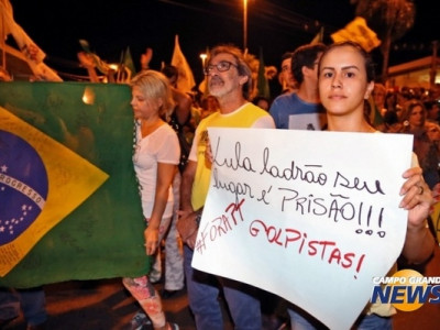 Noite de protestos: população toma as ruas e promete manter pressão