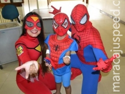 Menino que era torturado em rituais deve deixar hospital nesta terça