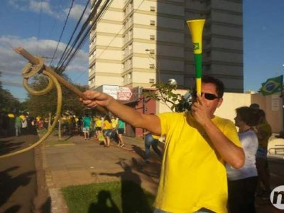 Com gritos de Fora Dilma, manifestação reúne 100 mil em Campo Grande
