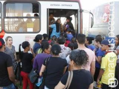 Seu ônibus atrasa? Passageiras relatam descaso em linhas da Capital