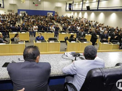Vereadores vetam proposta sobre reajuste e sindicato já fala em greve geral
