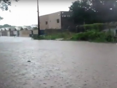 VÍDEO: Em 15 minutos, chuva alaga avenida de Campo Grande