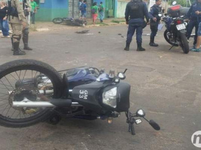 Motorista invade preferencial e provoca acidente com guardas municipais