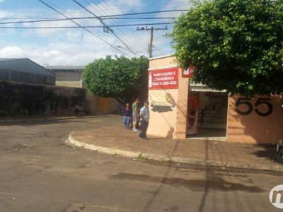 Jovem é baleado na cabeça ao lanchar em padaria da Capital