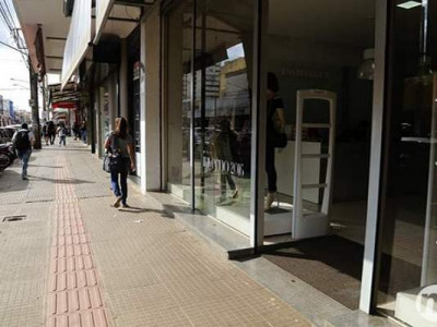 Campo-grandenses seguram e intenção de compras atinge pior nível da história
