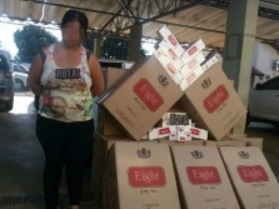 Mulher é presa vendendo cigarros roubados do pátio da Polícia Federal