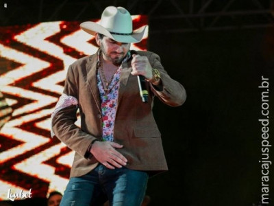 Sertanejo Loubet perde controle de caminhonete e sofre acidente