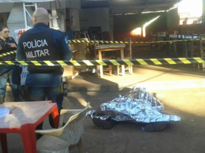 Homem é executado a tiros em lanchonete no centro de Dourados