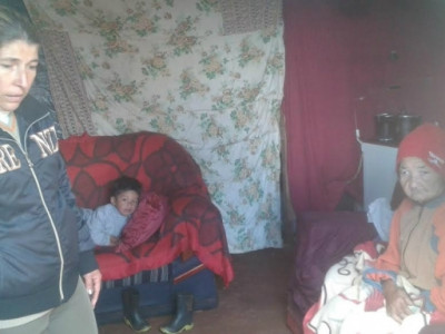 Mãe apela por doação de roupas e alimentos