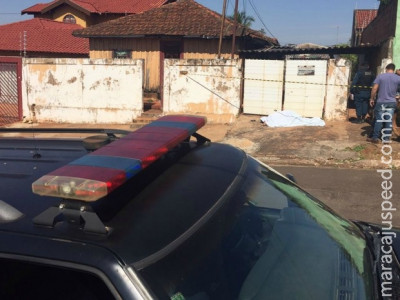 Homem é morto a tiros em calçada de residência em Campo Grande