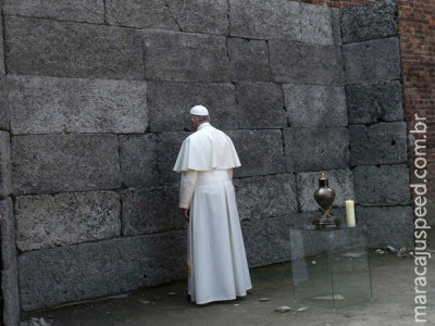 Papa Francisco visita campo de extermínio de Auschwitz