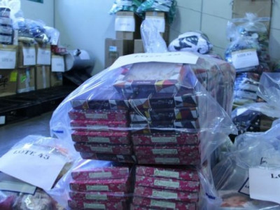 Estado leiloa hoje centenas de produtos novos apreendidos