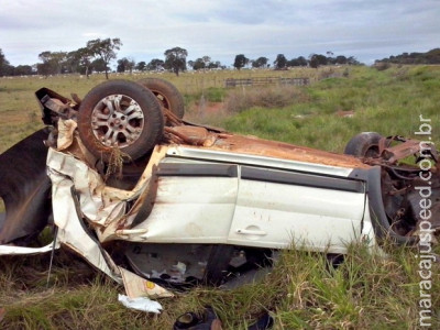 Motorista perde controle na MS-040 e capota carro