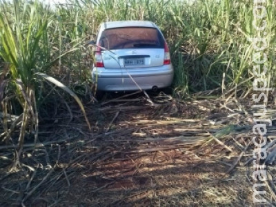 Encapuzados armados fazem refém família, roubam R$ 4 mil e carro