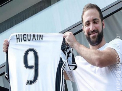 Presidente do Napoli diz que Higuaín faltou ao respeito com a torcida