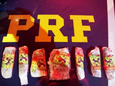 PRF prende dois homens com maconha do Hulk no RJ