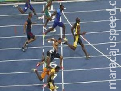 Usain Bolt faz história com tricampeonato nos 100 metros rasos