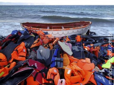 Mais de 4 mil imigrantes e refugiados morreram no Mediterrâneo neste ano