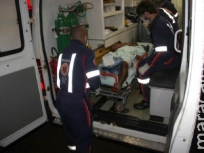 Tripla tentativa de homicídio deixa dois homens e mulher baleados