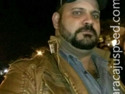 Homem é executado no interior do carro com 3 tiros