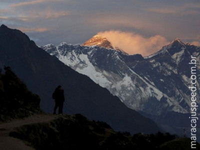 Nepal proíbe alpinistas de escalar o Everest durante 10 anos por mentira