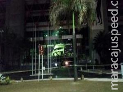 Fachada do Centro de Convenções de Salvador desaba após forte chuva