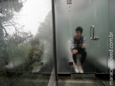 " Banheiro transparente " vira atração em cidade na China 
