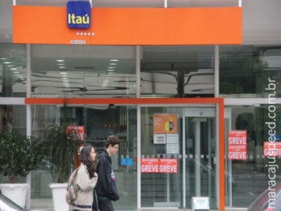 Bancários iniciam greve e caixa eletrônico é alternativa para clientes