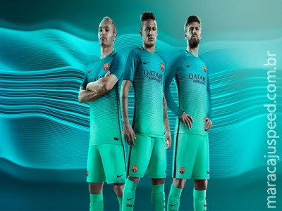 Barcelona lança terceiro uniforme e aposta em diferentes tons de verde 
