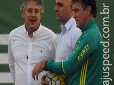 Em acordo com o elenco, Palmeiras adia contatos por renovações 