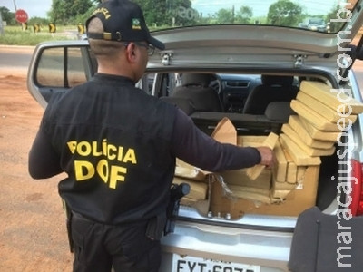 DOF recupera carro roubado e apreende droga